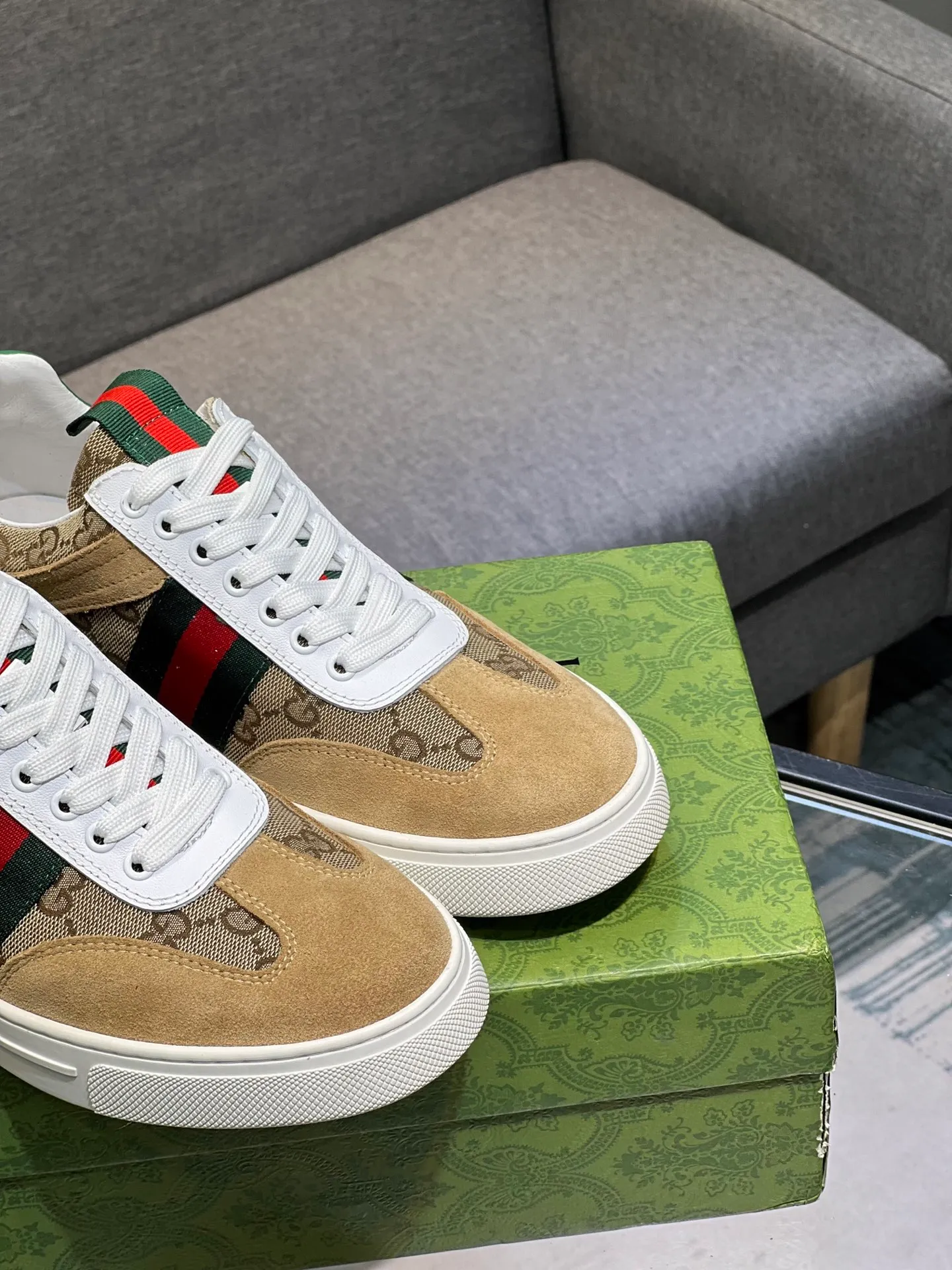 Men's Men's Shoes 💰440 Gucci Gucci's latest trendy shoes and casual shoes are popular in physical stores, new spring and summer comfortable imported custom original cowhide, unique jacquard fabric element design. With sheepskin lining, original bottom, 💪 details determine quality, you can enter and leave the counter at will, welcome to compare🇮🇹, code number 38-44 (45 customized)